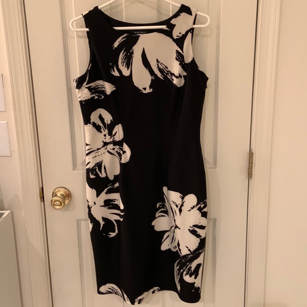 Nine West Womens size 8 black and cream floral print dress. EUC